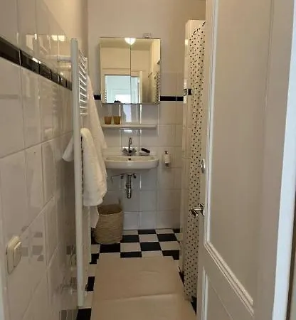 Апартаменты Beautiful Apartment With Balcony And Wifi Amsterdam Center *